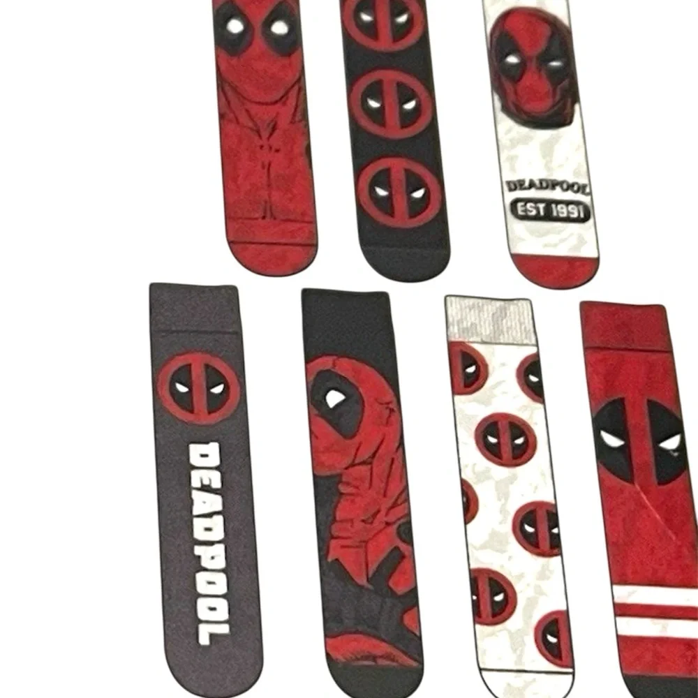 Marvel Deadpool Men's Casual Socks - Red and Black